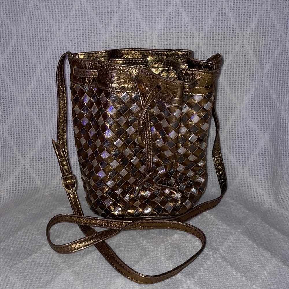 NWOT VINTAGE STUDIO R.  Gold Woven Bucket Bag